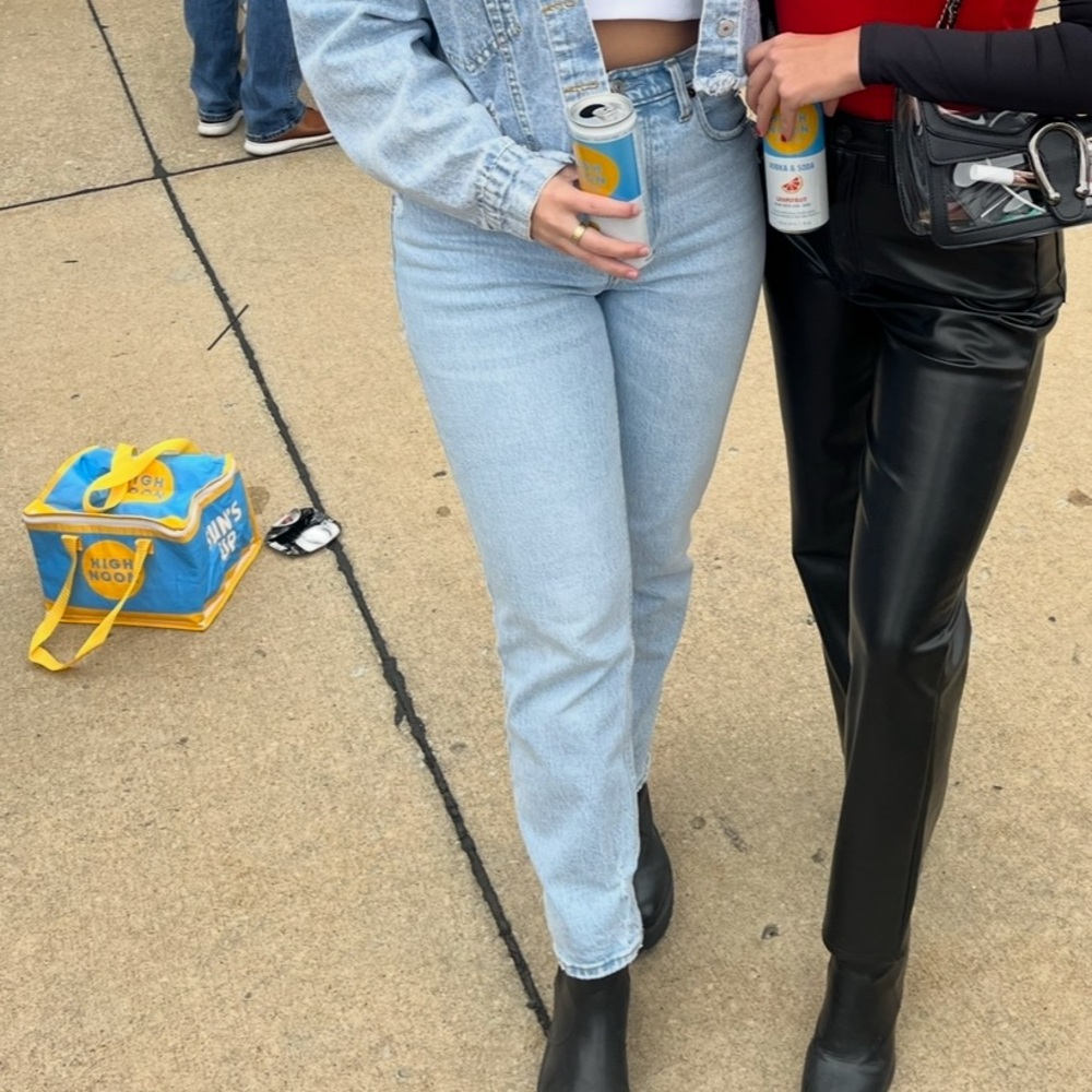 Abercrombie Curve Love Ultra High Rise 90s Straight Jean